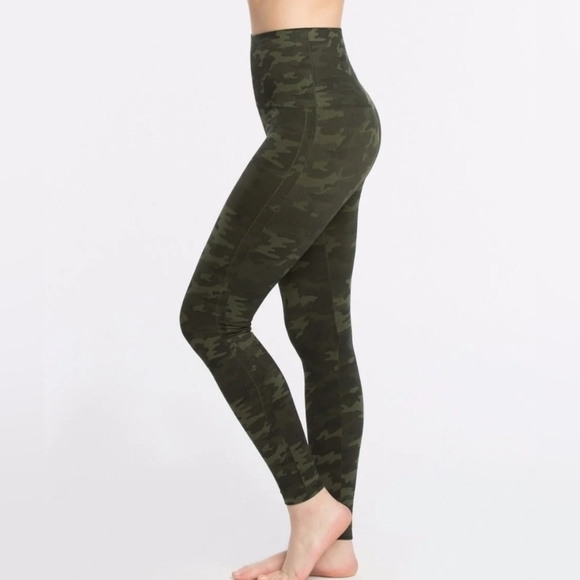 Spanx Look At Me Now Seamless Leggings Camo Size Medium - Picture 1 of 5